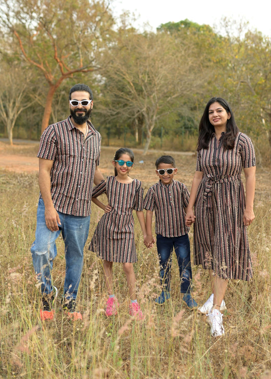 Family Matching Clothes Father Mother Daughter Son Brothers Sisters Mommy  and me Dress Korean Fashion Women Men Couple Tshirts Family Look Beach wear  Outfits Clothing عائليه طقم ملابس العائلة ملابس اطفال فساتين